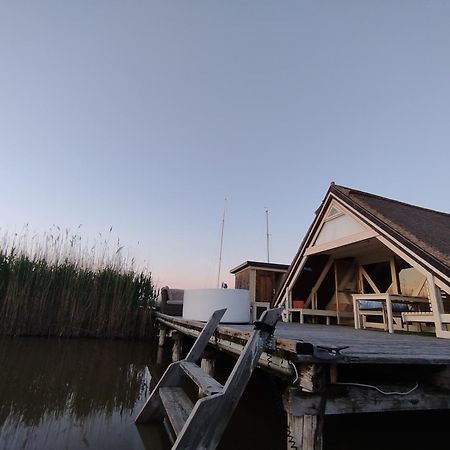Pfahlbau Sunset II Toplage Inklusive Elektroboot Руст Екстериор снимка