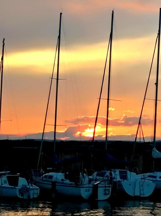 Pfahlbau Sunset II Toplage Inklusive Elektroboot Руст Екстериор снимка