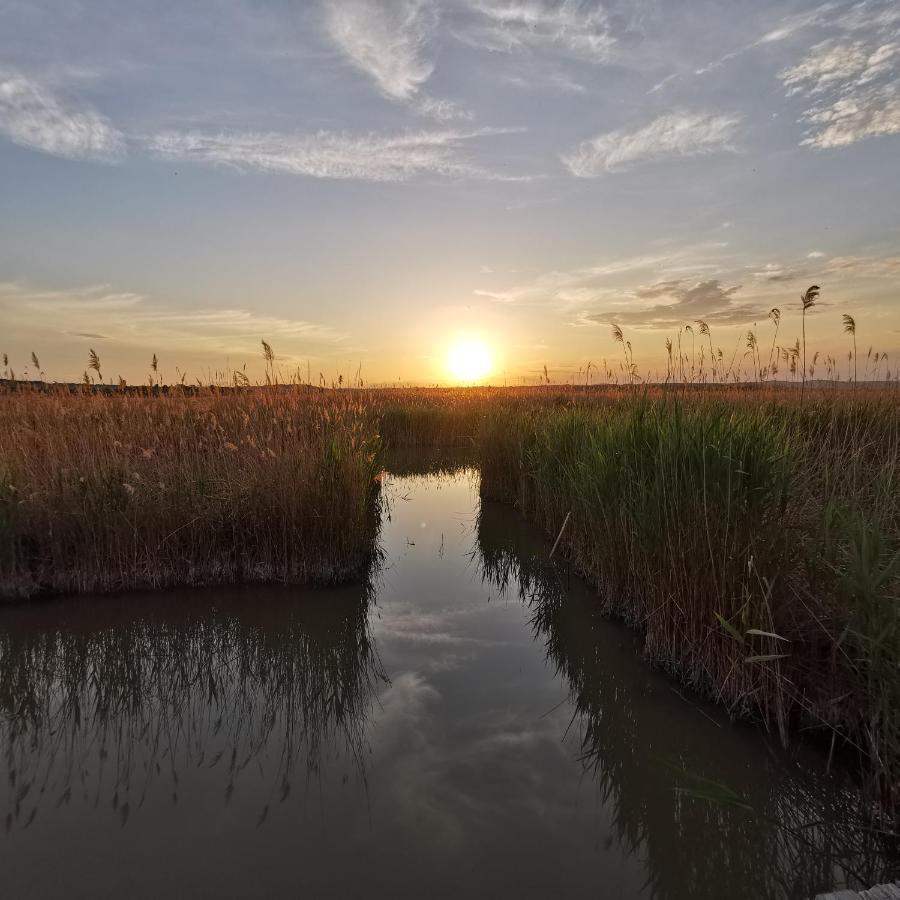 Pfahlbau Sunset II Toplage Inklusive Elektroboot Руст Екстериор снимка