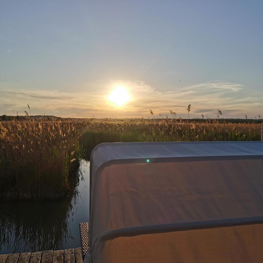 Pfahlbau Sunset II Toplage Inklusive Elektroboot Руст Екстериор снимка