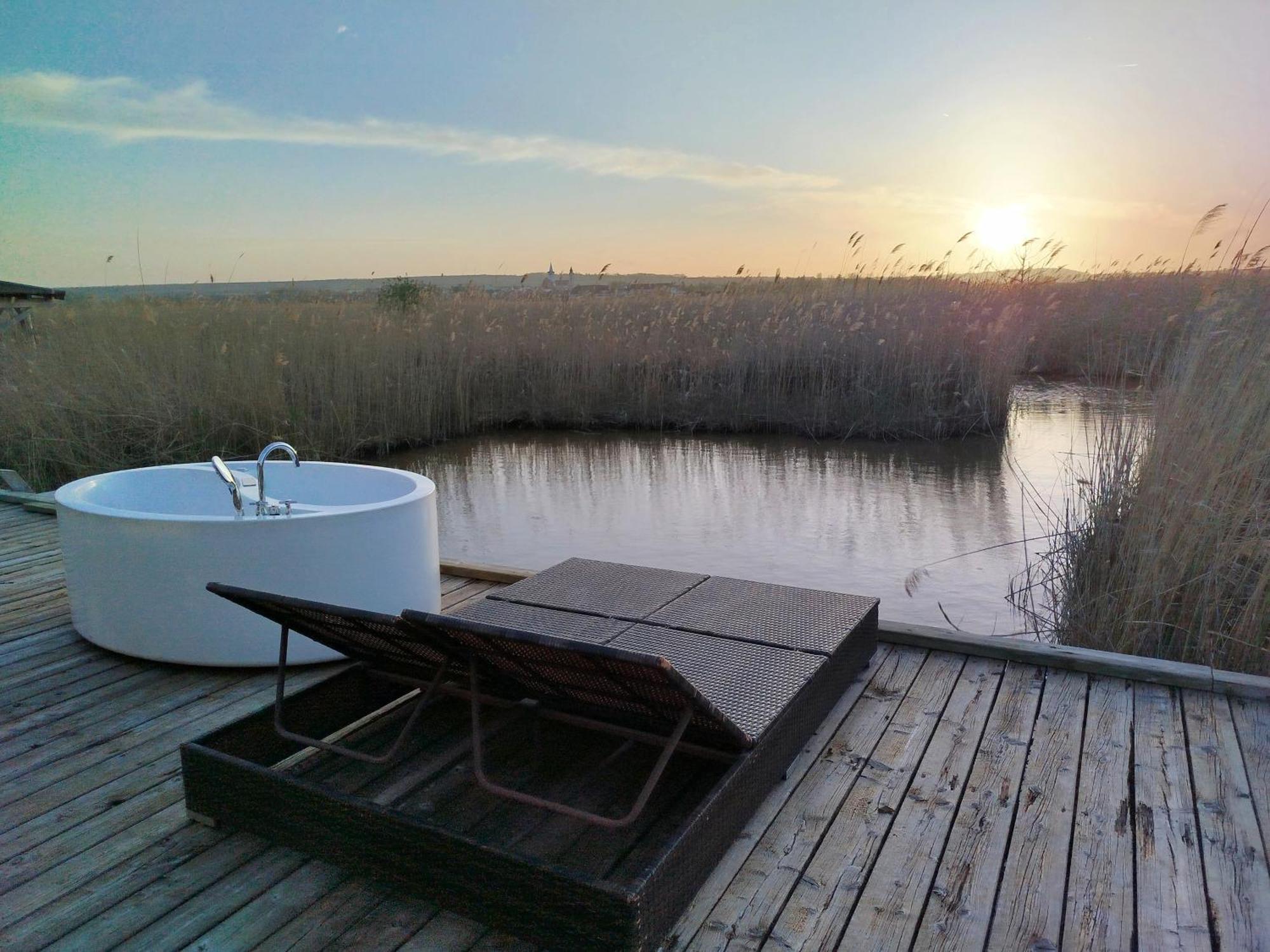Pfahlbau Sunset II Toplage Inklusive Elektroboot Руст Екстериор снимка