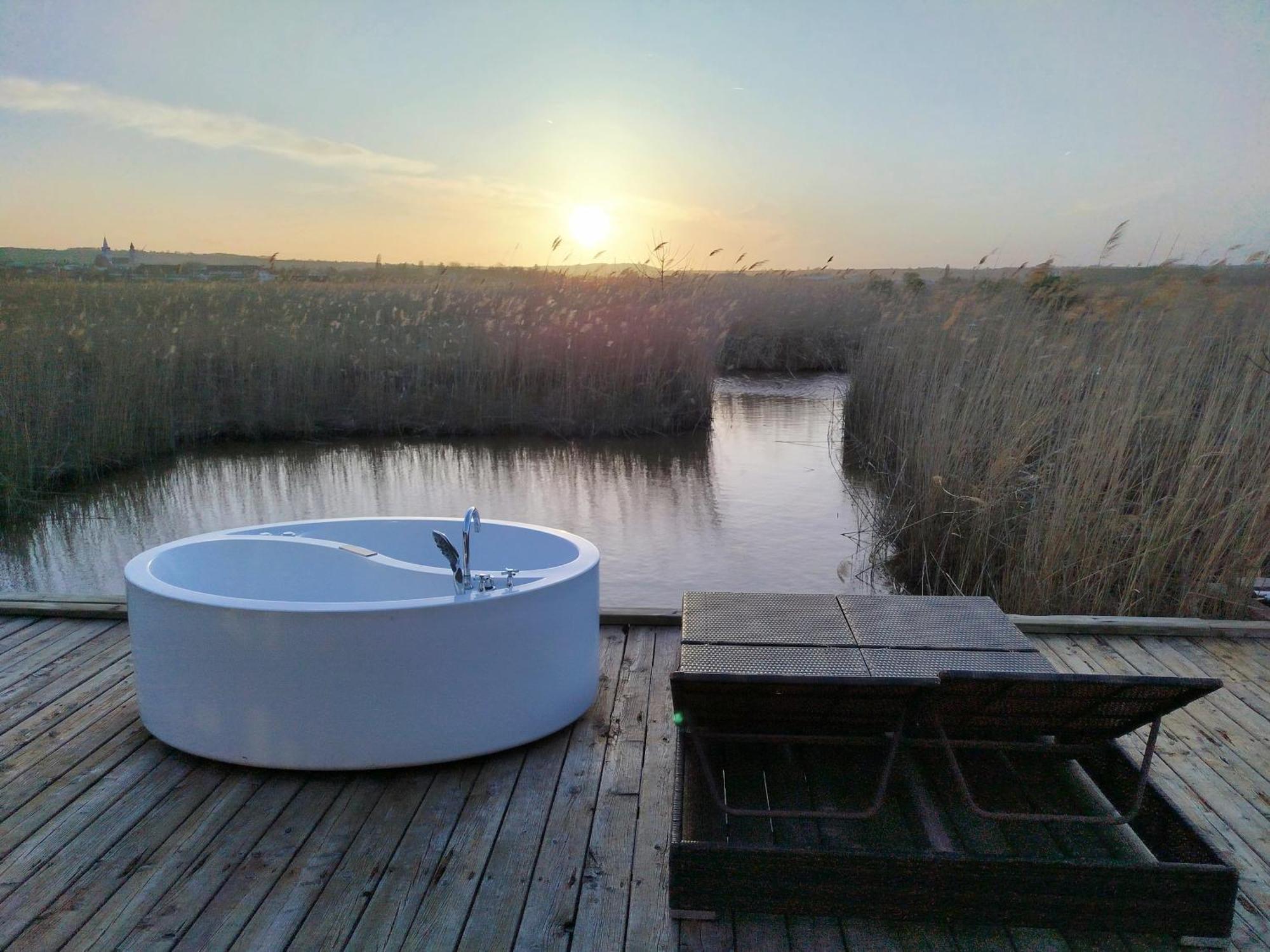 Pfahlbau Sunset II Toplage Inklusive Elektroboot Руст Екстериор снимка