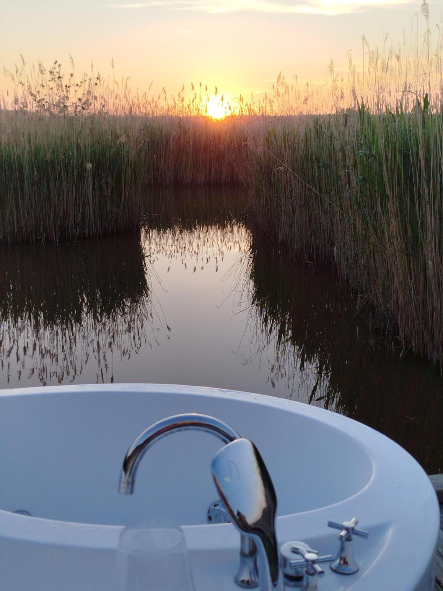 Pfahlbau Sunset II Toplage Inklusive Elektroboot Руст Екстериор снимка