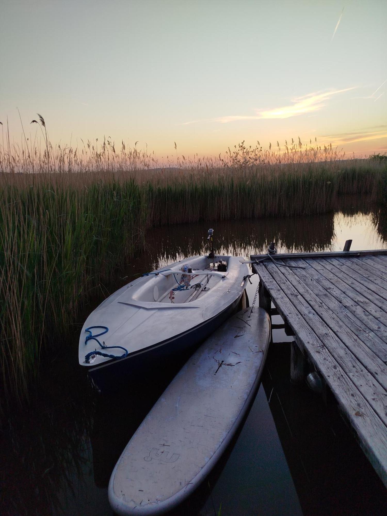 Pfahlbau Sunset II Toplage Inklusive Elektroboot Руст Екстериор снимка